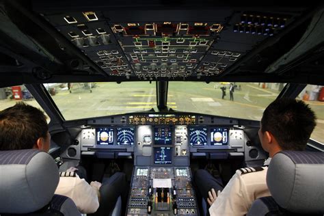 Airlines pushing to have just one pilot in the cockpit of passenger ...