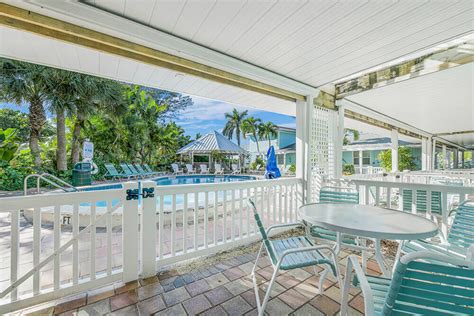 Tropic Isle Poolside 1-Bedroom King Suite | Anna Maria Island Inn