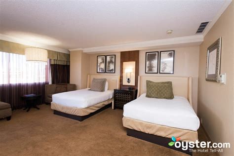 Harrah's Reno Review: What To REALLY Expect If You Stay