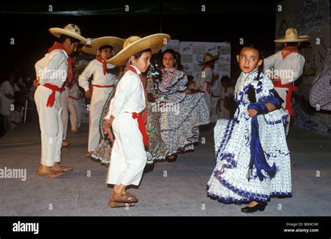 Niños vestidos de baile vestidos folclóricos bailes folclóricos ...