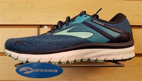 8 Best Brooks Running Shoes for Flat Feet Men and Women