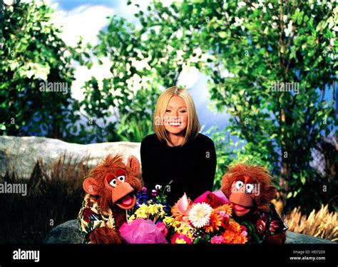 BETWEEN THE LIONS, Kelly Ripa, monkeys, 2000-present Stock Photo - Alamy