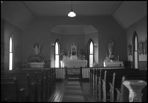 [Photograph of the Interior of St. Mary's Catholic Church] - Side 1 of 1 - The Portal to Texas ...