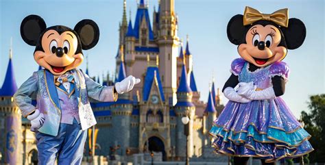 Mickey and Minnie debut new Walt Disney World 50th Anniversary outfits