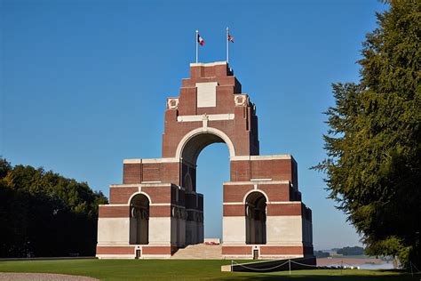 Thiepval Memorial to the Missing - WW1 Cemeteries.com - A photographic guide to over 4000 ...