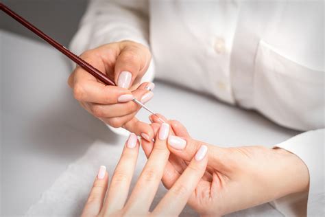 What Are the Basic Steps Of a Manicure?