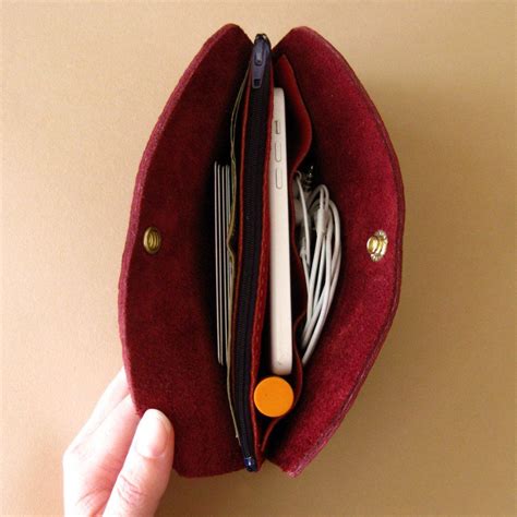 Pocketbook wallet - Port burgundy leather | Simple wallet, Pocket book, Burgundy leather