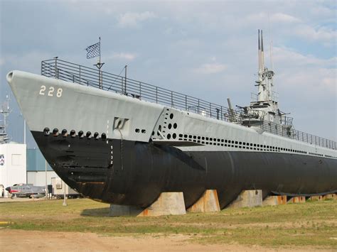 Housed at Battleship Memorial Park, this World War II era Gato-class ...