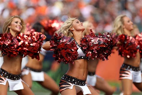 NFL World Reacts To The Bengals Cheerleader Photo - The Spun: What's ...