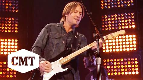 Keith Urban Performs "Long Hot Summer" at the 2011 CMT Music Awards ...