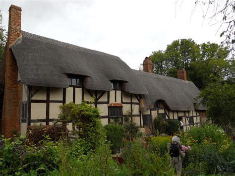 Anne Hathaway's Cottage - Stratford-upon-Avon | Anne hathaway's cottage, Cottage, Thatched cottage