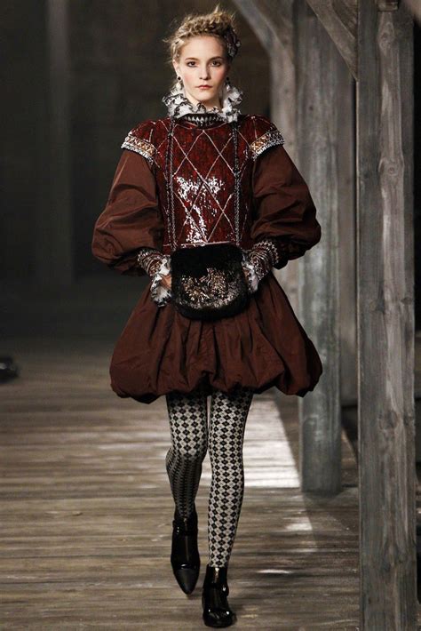 Chanel Pre Fall 2013. Linlithgow Palace, Scotland. | Renaissance ...