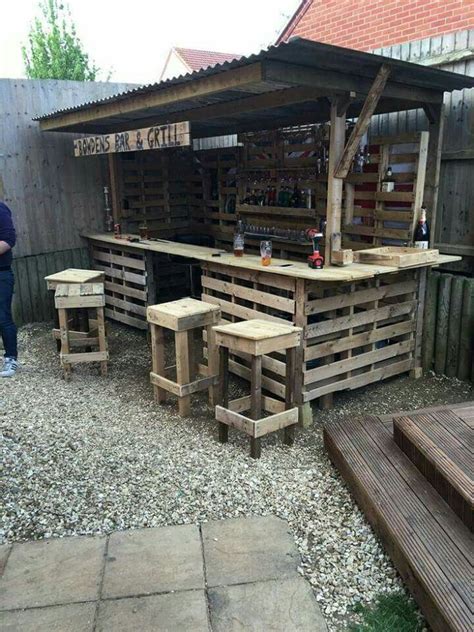 Outdoor bar and grill station | Pallet bar diy, Backyard, Pallet outdoor