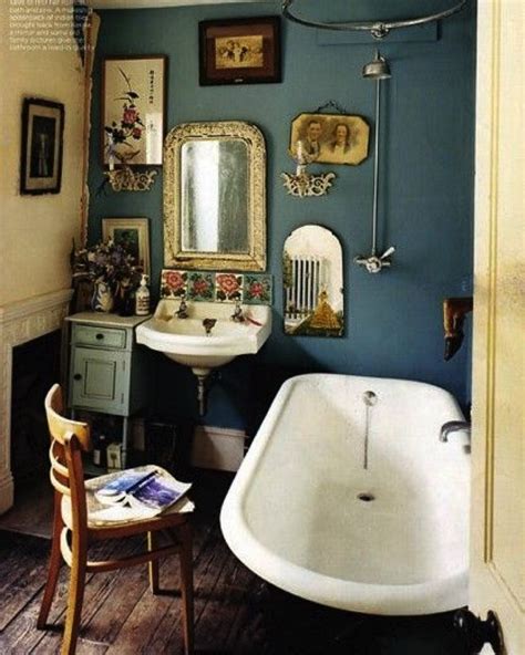 Vintage Bathroom Decor