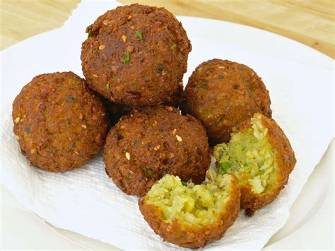 FALAFEL WITH TAHINI SAUCE | Food People Want