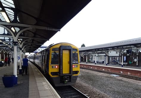 Platform 2, Selby Railway Station © JThomas cc-by-sa/2.0 :: Geograph Britain and Ireland