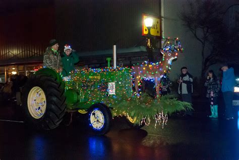 Photos: 2015 Lighted Tractor Parade | The Daily Chronicle