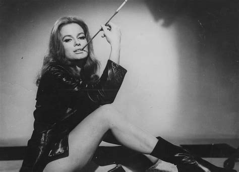 Bond Girl #20: Luciana Paluzzi (Thunderball - 1965) (avec images) | James bond girls, Actrice ...