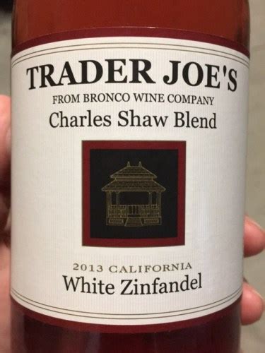 Trader Joe's Charles Shaw Blend White Zinfandel | Vivino Brasil