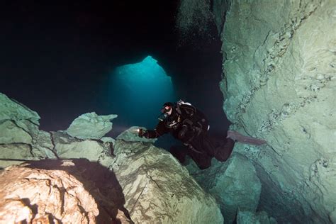 Dive Into The World-Renowned Kilsby Sinkhole Near Mount Gambier