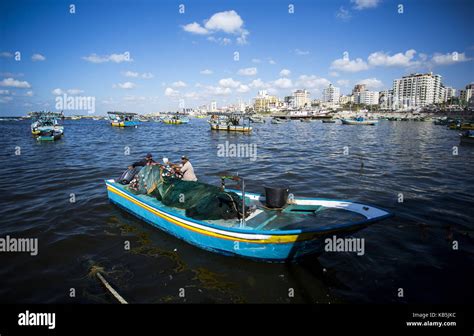 Gaza City, The Gaza Strip, Palestine. 27th Sep, 2017. Palestinian ...