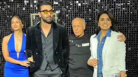 Ranbir Kapoor poses with Alia Bhatt, Neetu Kapoor, Mahesh Bhatt at ...