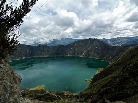 Quilotoa Lake guided hiking day. 1-day trip. ASEGUIM leader