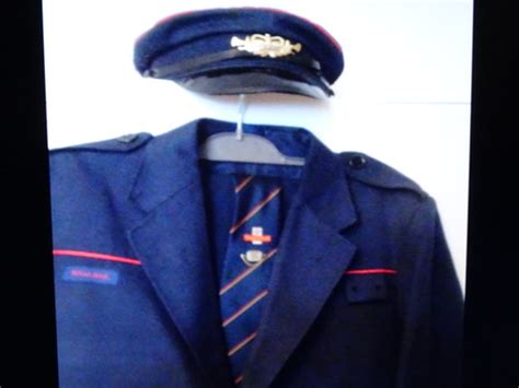 Style of Royal Mail uniform issued in the 2000 era. | Flickr