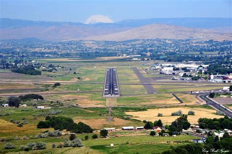 Yakima Airport, Mount Rainier, Yakima ,Washington photo - Long Bach ...