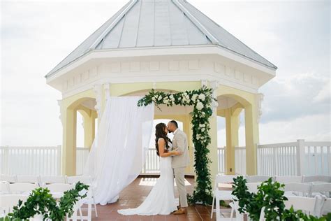 Pelican Grand Beach Resort Wedding | Carolina Guzik Photography