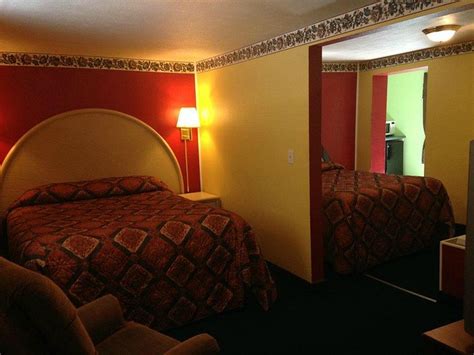 NORTHSIDE MOTEL - Hotel Reviews (Muskegon, MI)