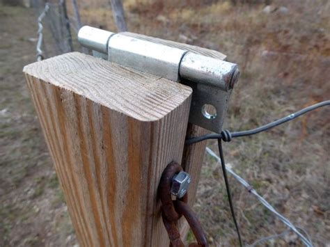 The following photos illustrate a homemade fence-puller Don made last spring to stretch fencing ...