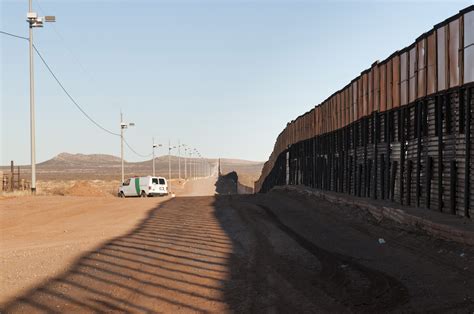 Illegal immigration shifts to Texas, as overall numbers fall on border – Cronkite News