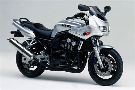 Moto del día: Yamaha FZS 600 Fazer | espíritu RACER moto