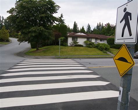 Raised crosswalk | Richard Drdul | Flickr