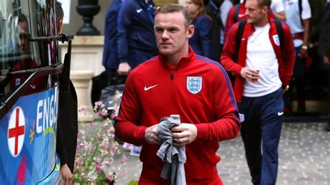 Wayne Rooney to continue as England captain | ITV News Granada