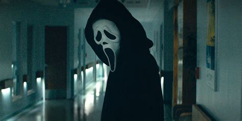 Scream 5 Images Show Ghostface Ready to Stab