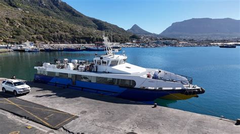 1½ hour Sunset Boat Cruise V&A Waterfront Cape Town | GetYourGuide