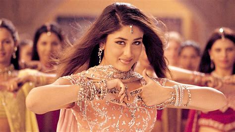 Our Dil Is All "Leja Leja" After Watching Kareena Kapoor Khan Perform To 'Bole Chudiyan'