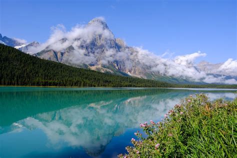 26 BEST Lakes in Alberta You Have to See to Believe