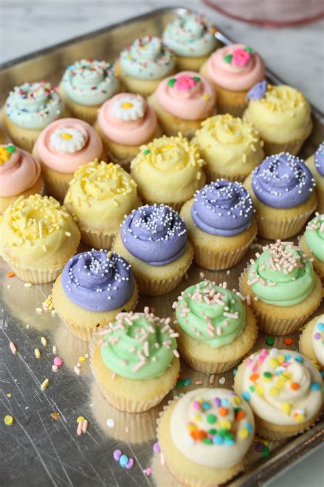 Mini Cupcakes | Bakery, Mini cupcakes, Food