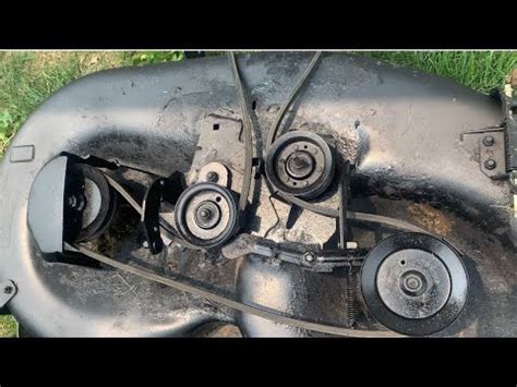 HOW-TO Craftsman LT2000 riding lawn mower v-belt replacement and routing - YouTube