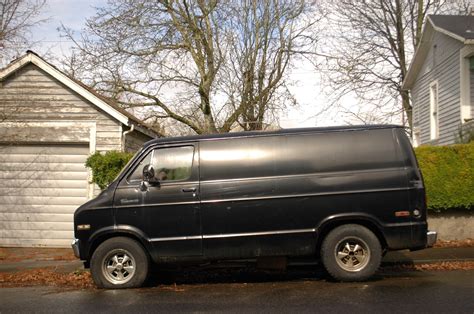 OLD PARKED CARS.: Saturday Triple-Shot: 1971 Dodge Tradesman 100.