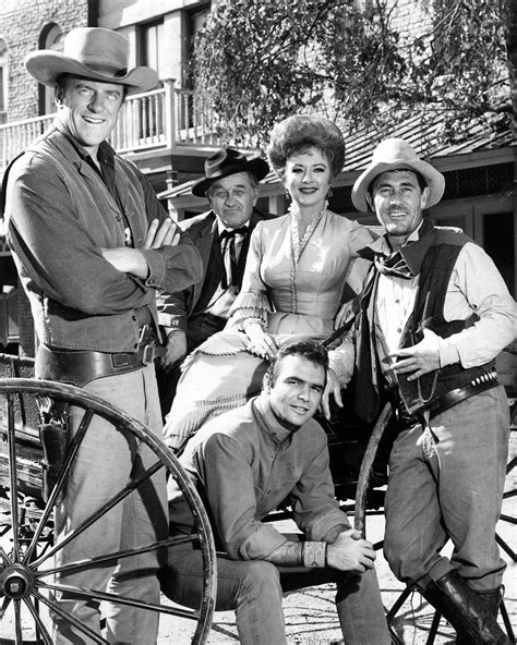 CAST OF THE TELEVISION SHOW 'GUNSMOKE' - 8X10 PUBLICITY PHOTO (BB-785)