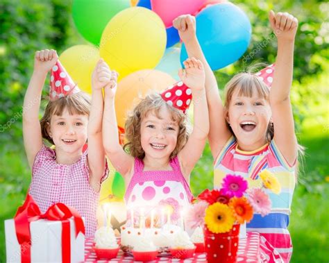 Children celebrating birthday — Stock Photo © Yaruta #66756771