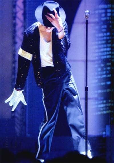 Has Michael Jackson forgotten Moonwalk?