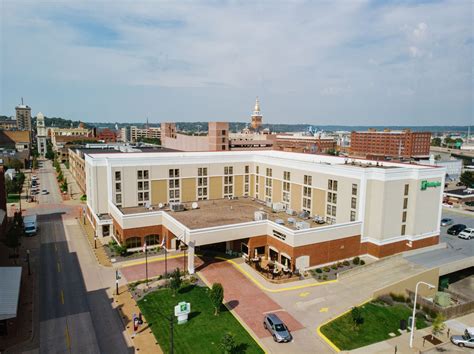 Host your meeting or event at the Holiday Inn Dubuque / Galena in Dubuque, Iowa