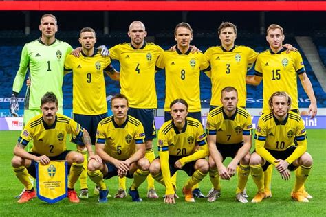 Sweden nationat football team honor Ukraine by wearing yellow and blue ...