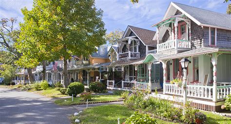 What's the Story behind the Gingerbread Houses on Martha's Vineyard?