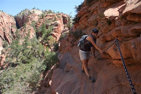 Angels Landing Chains | Thank goodness for the chains. | Flickr